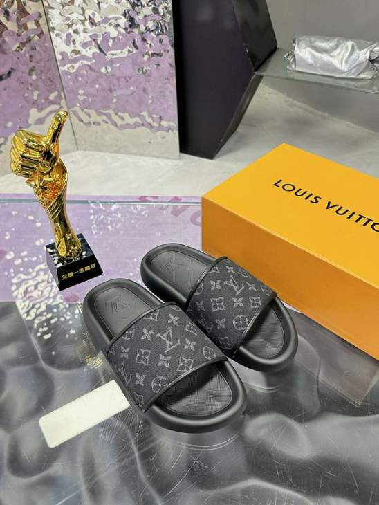 Picture of Louis Vuitton Slippers _SKULVsz38-46jyh0570797